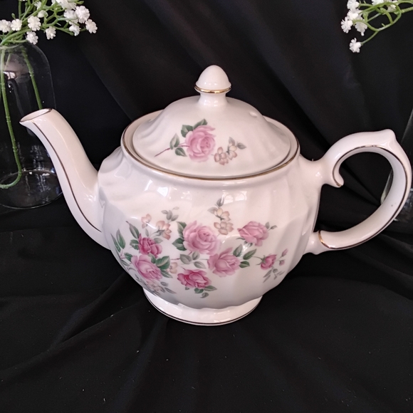 Windsor Other - Windsor Floral Teapot with Pink Roses